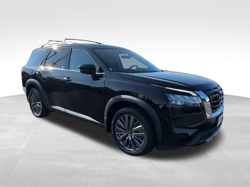 Used 2023 Nissan Pathfinder SL w/ SL Premium Package AWD/4WD image 2