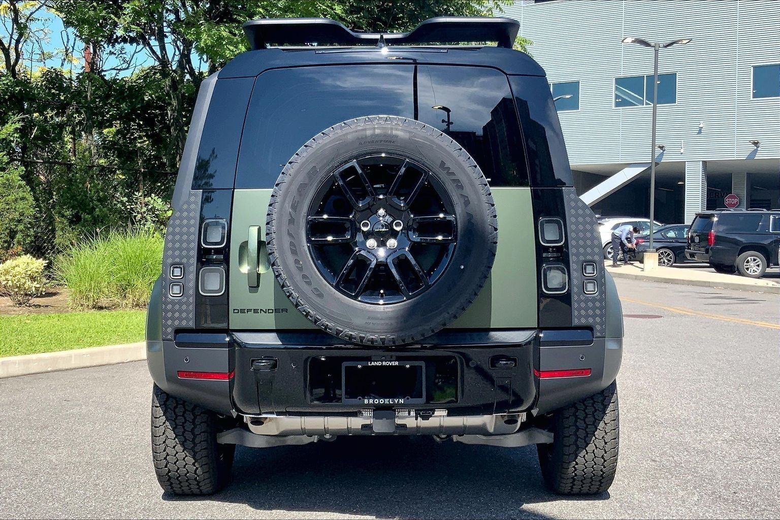 New 2026 Land Rover Defender 110 S AWD/4WD image 4
