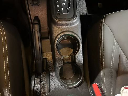 Used 2017 Jeep Wrangler Unlimited Sahara AWD/4WD image 18
