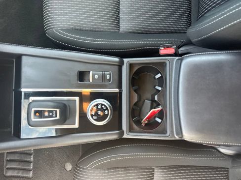 Used 2023 Mitsubishi Outlander ES AWD/4WD image 29