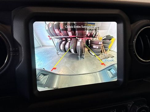 Used 2023 Jeep Gladiator Overland AWD/4WD image 22