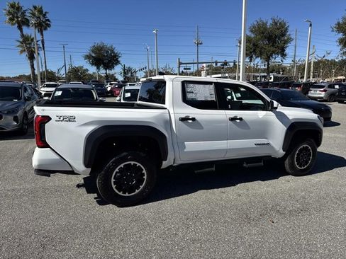 Certified 2025 Toyota Tacoma TRD Off-Road image 2