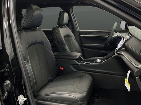 New 2026 Jeep Grand Cherokee L 4WD image 24