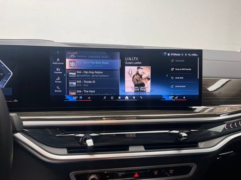 Used 2025 BMW X7 xDrive40i AWD/4WD image 14