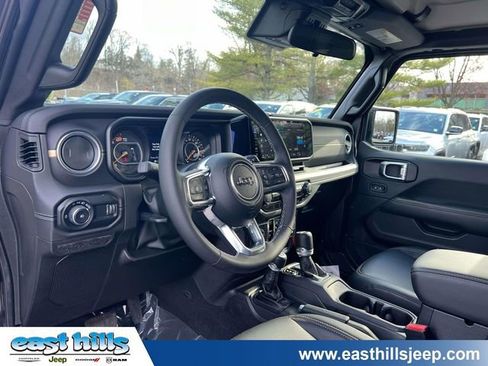 Used 2025 Jeep Wrangler Unlimited Sahara w/ Safety Group AWD/4WD image 25