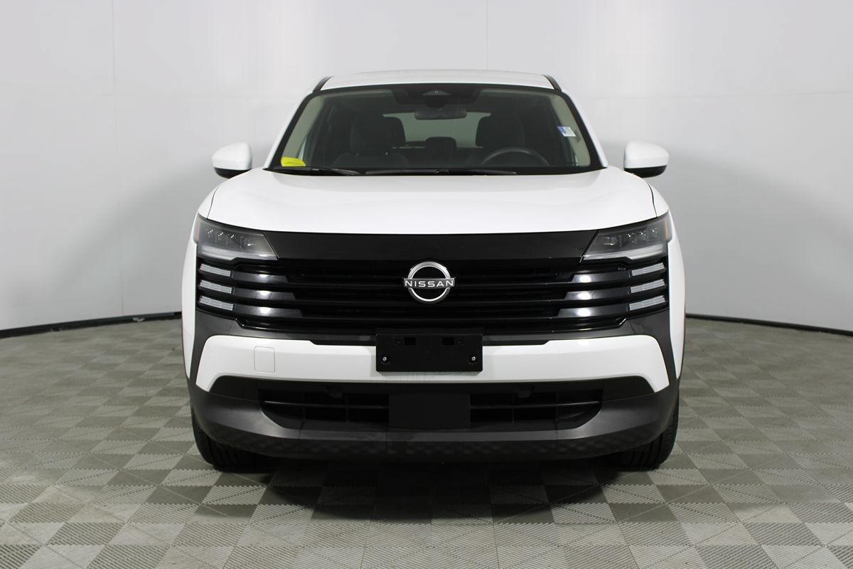 Used 2025 Nissan Kicks SV FWD image 2
