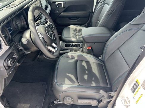 Used 2025 Jeep Wrangler Unlimited Sahara w/ Safety Group AWD/4WD image 9