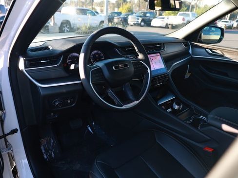 New 2025 Jeep Grand Cherokee L Limited image 10