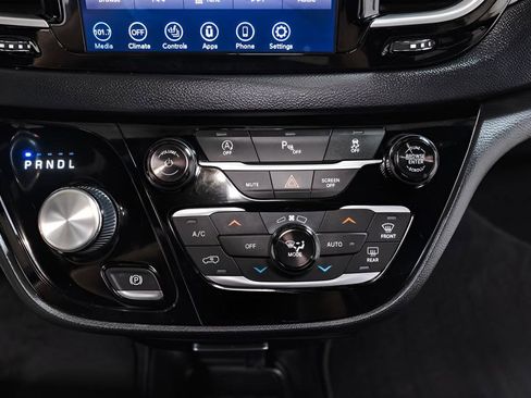 Used 2020 Chrysler Pacifica Touring-L AWD/4WD image 15
