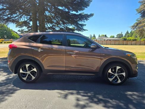 Used 2016 Hyundai Tucson Limited w/ Option Group 03 FWD image 7