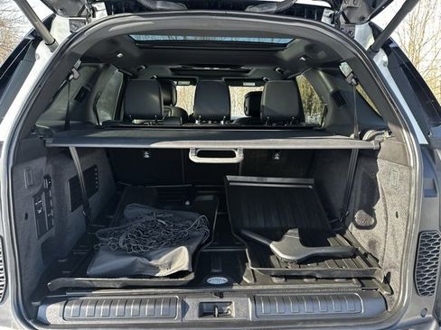 Used 2023 Land Rover Discovery S R-Dynamic image 17