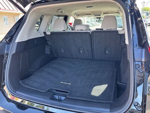 Used 2025 Nissan Rogue SV image 33