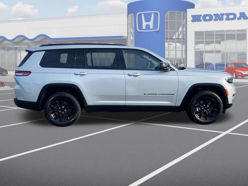 Used 2024 Jeep Grand Cherokee L Laredo image 10