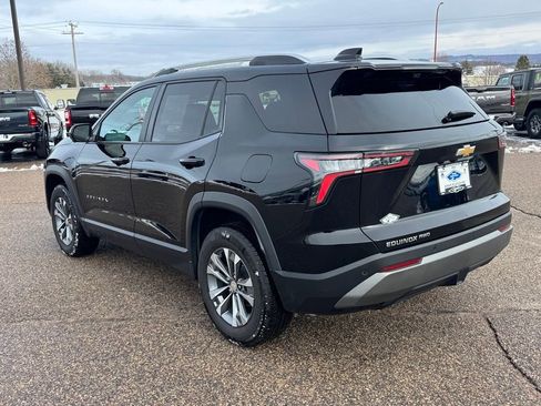 Used 2025 Chevrolet Equinox LT w/ Convenience Package II image 3