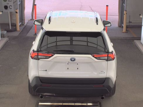 Used 2024 Toyota RAV4 LE AWD/4WD image 4