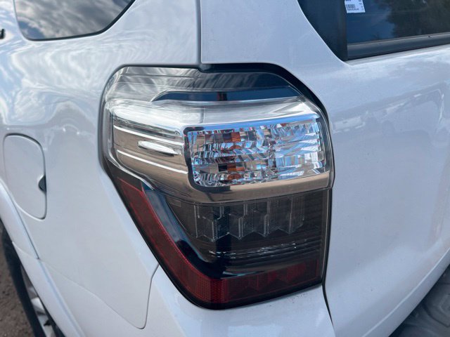 Used 2018 Toyota 4Runner SR5 AWD/4WD image 6