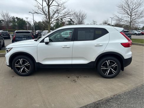 Used 2023 Volvo XC40 B5 Core w/ Convenience Package AWD/4WD image 5