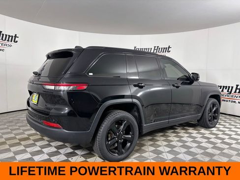 Used 2024 Jeep Grand Cherokee Limited w/ Black Appearance Package AWD/4WD image 5