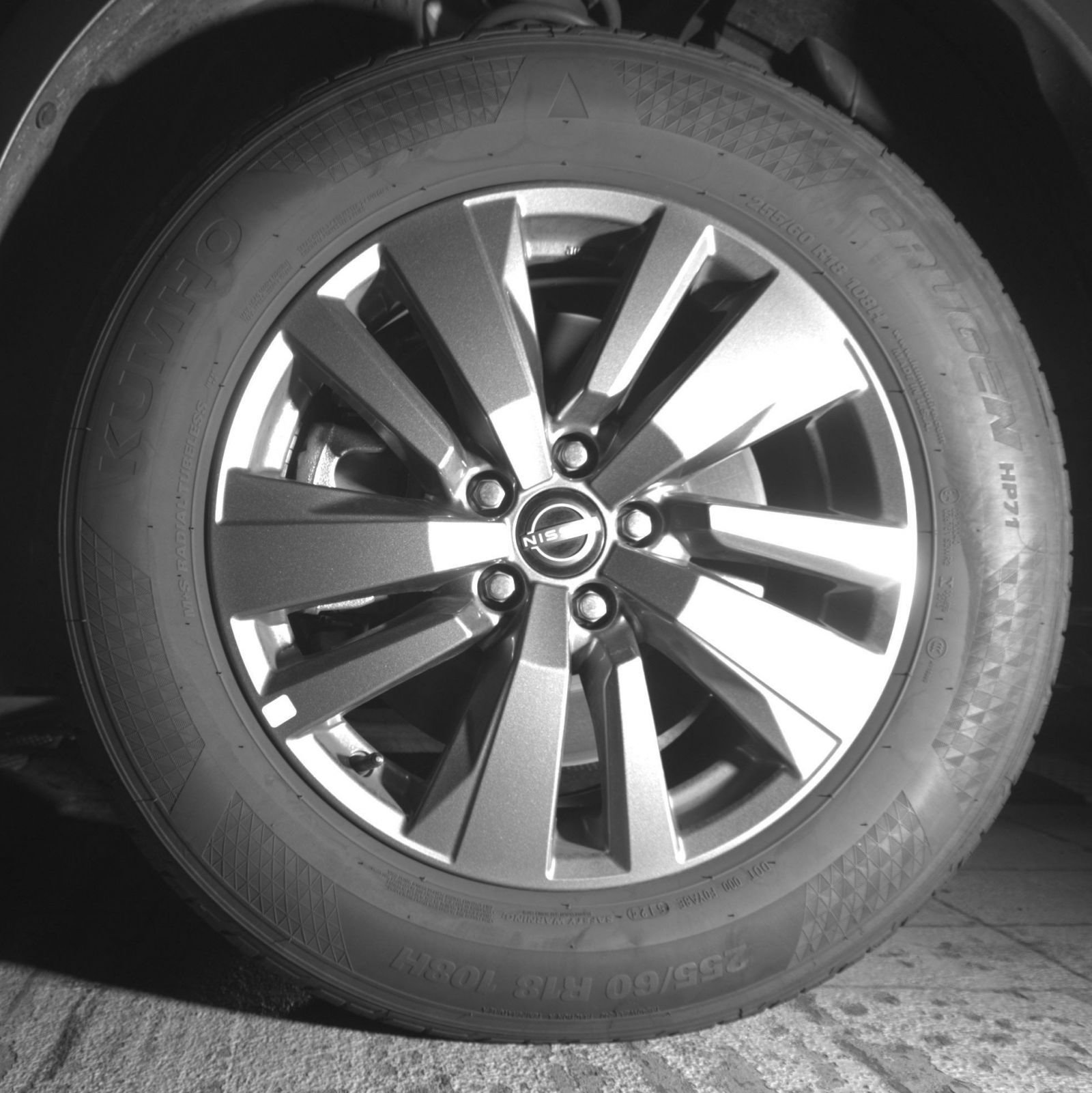Used 2025 Nissan Pathfinder SV FWD image 14