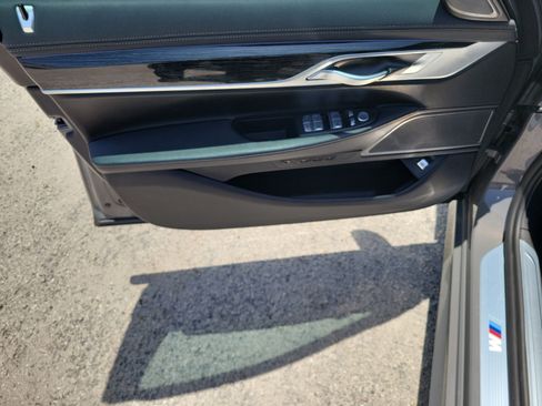 Used 2022 BMW 740i w/ M Sport Package RWD image 23