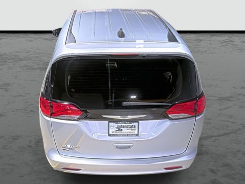 Used 2023 Chrysler Voyager LX FWD image 3