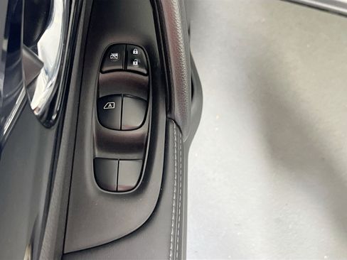 Used 2020 Nissan Rogue Sport SV AWD/4WD image 17