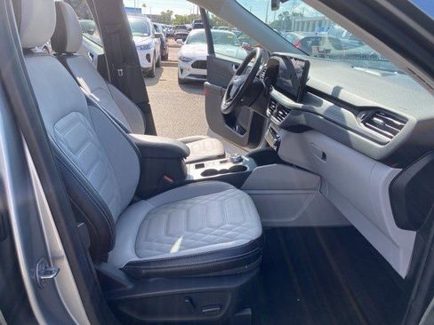 Certified 2024 Ford Escape Platinum w/ Premium Technology Package image 14