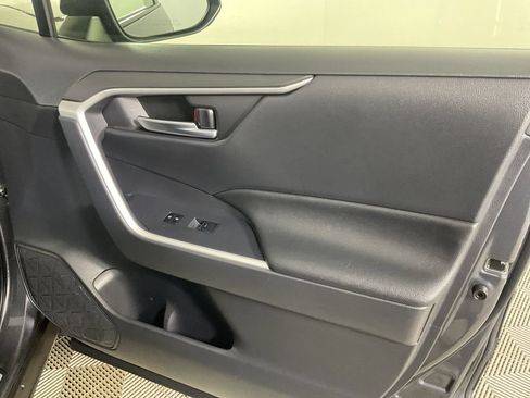 Used 2025 Toyota RAV4 XLE AWD/4WD image 22