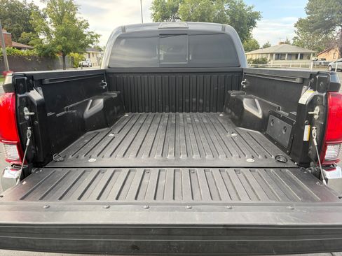 Used 2020 Toyota Tacoma SR5 RWD image 26