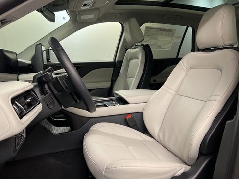 New 2026 Lincoln Aviator AWD image 26