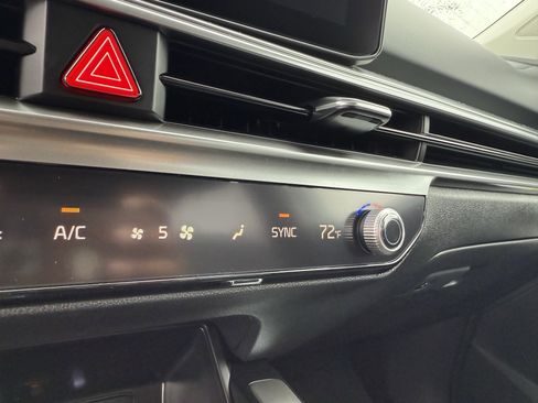 New 2025 Kia Sorento S image 11