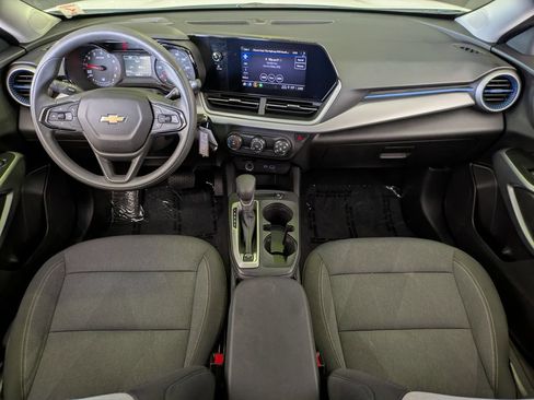 Used 2025 Chevrolet Trax LS FWD image 22