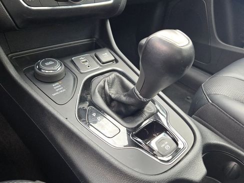Used 2022 Jeep Cherokee Limited AWD/4WD image 27