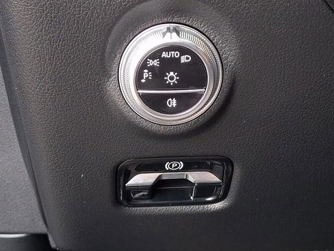 Used 2024 Mercedes-Benz C 300 4MATIC Sedan image 29