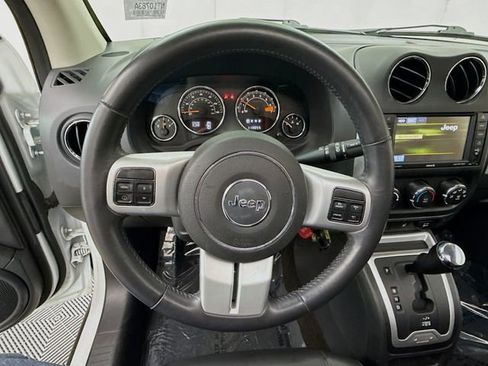Used 2014 Jeep Compass Latitude w/ Sun/Sound Group AWD/4WD image 10