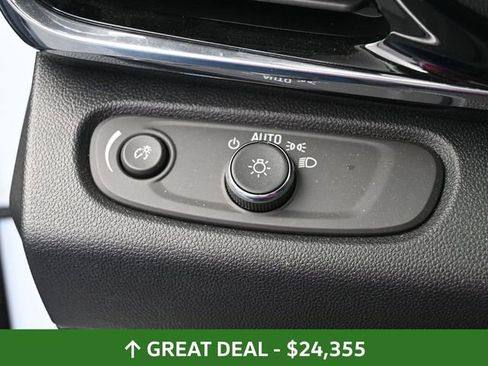 Used 2025 Buick Envista Sport Touring image 36