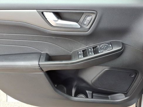 Used 2025 Ford Escape SE FWD image 10