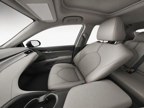 Used 2022 Toyota Camry SE w/ Convenience Package FWD image 16