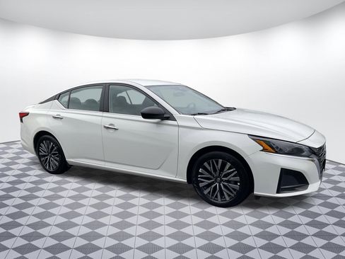 Used 2025 Nissan Altima 2.5 SV image 1