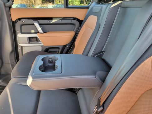 Used 2023 Land Rover Defender 130 X-Dynamic SE image 35