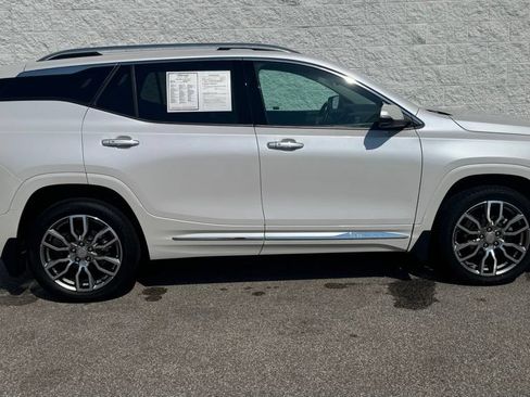 Used 2024 GMC Terrain Denali w/ Denali Premium Package AWD/4WD image 2