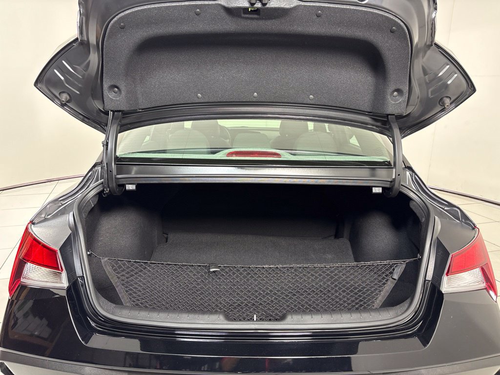Used 2025 Hyundai Elantra SE FWD image 25