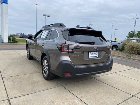 Used 2024 Subaru Outback Premium image 9