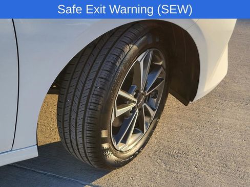 Used 2024 Kia Forte LXS w/ LXS Technology Package image 6