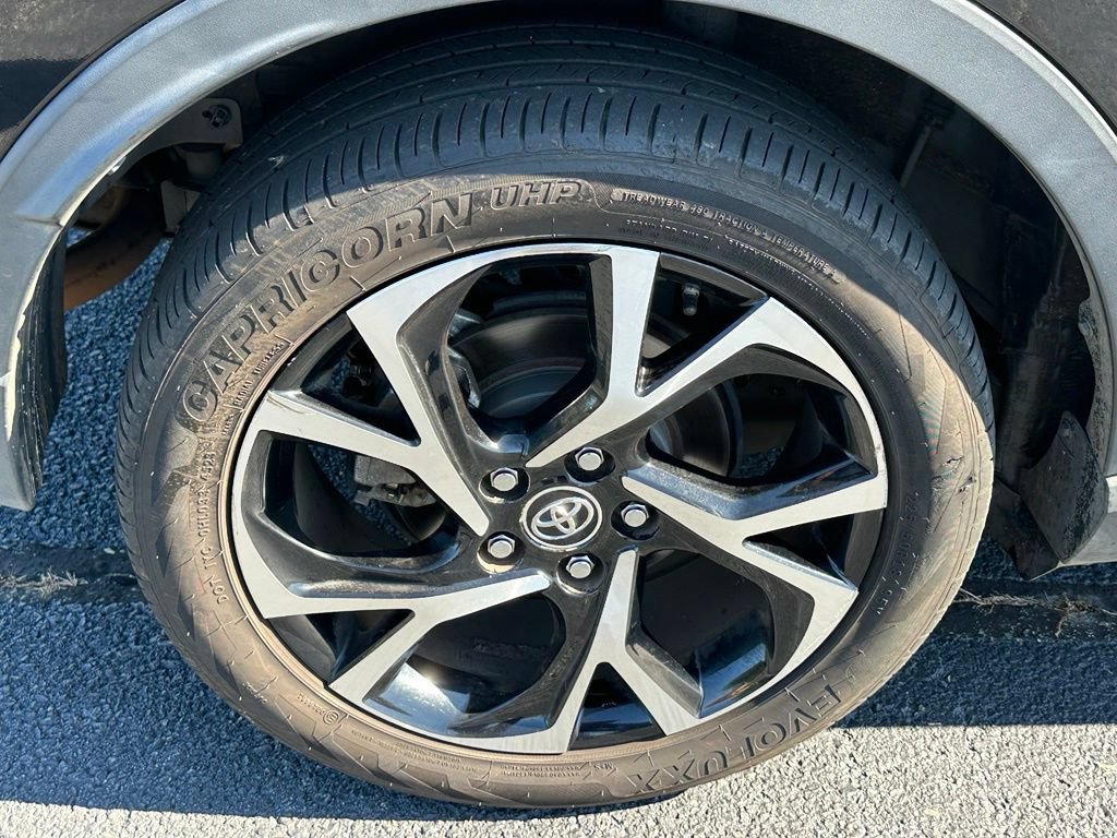 Used 2018 Toyota C-HR XLE FWD image 30