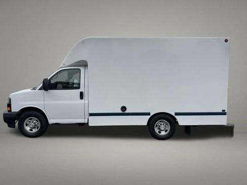 Used 2018 Chevrolet Express 3500 w/ Driver Convenience Package RWD image 3