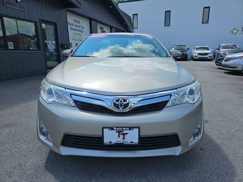 Used 2013 Toyota Camry XLE w/ Leather Pkg FWD image 9