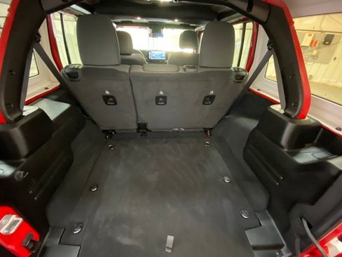 Used 2025 Jeep Wrangler Unlimited Sport AWD/4WD image 29