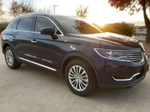 Used 2017 Lincoln MKX Select w/ Enhanced Security Package image 2