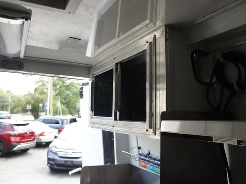 Used 2019 Mercedes-Benz Sprinter 4500 image 44